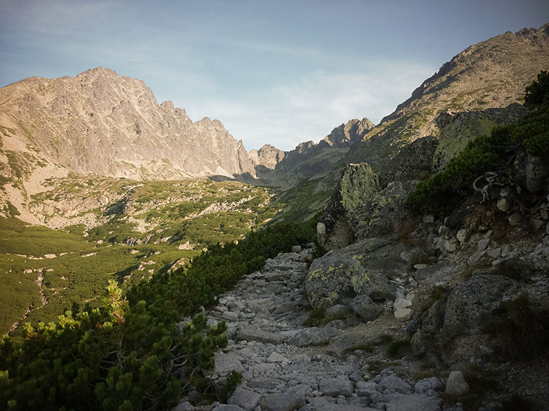The Tatranska Magistrala pathway. A peak to the Batizovska Dolina Valley.