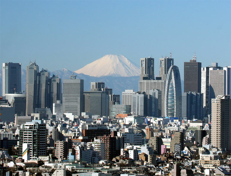 Tokio, mrakodrapy v Šinjuku, pozadí Fuji