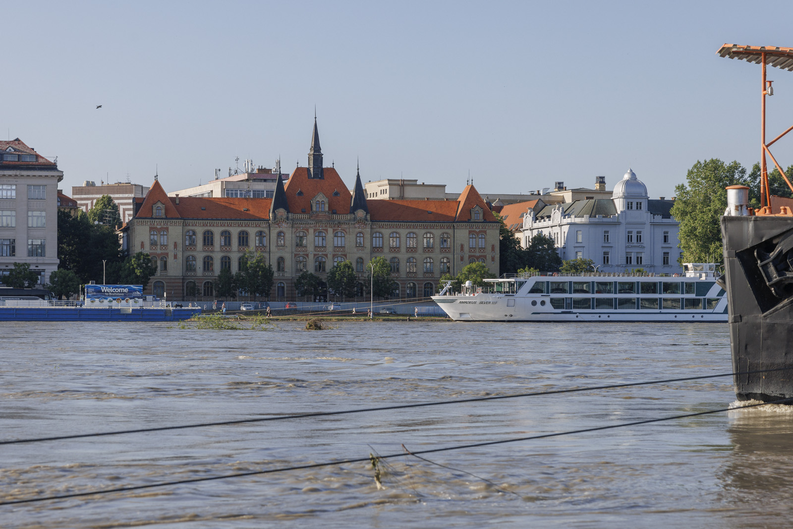 Dunaj v centre Bratislavy, 700 cm
