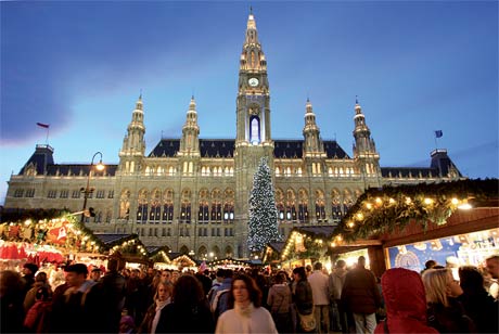 Vianočné trhy pred Viedenskou radnicou