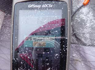 Displej GPS na vrchole Manaslu.