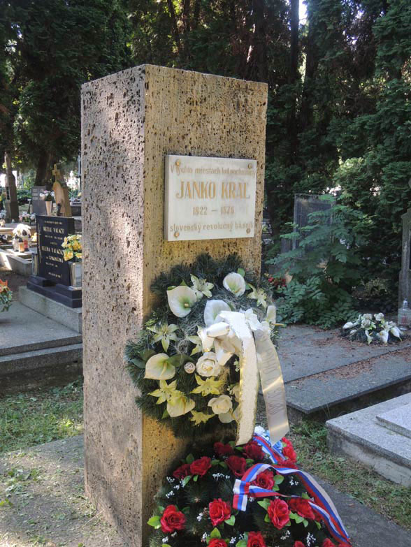 Pomník - hrob Janka Kráľa na cintoríne v Zlatých Moravciach