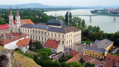 Ostrihom - pohľad na mesto z Hradného vrchu