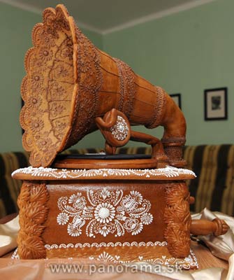 A gramophone made from gingerbread by confectioner Maria Murarikova.