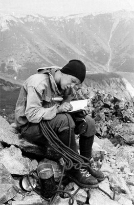 Ivan Bajo v r. 1962 na Jahňacom štíte pri zápise do vrcholovej knihy