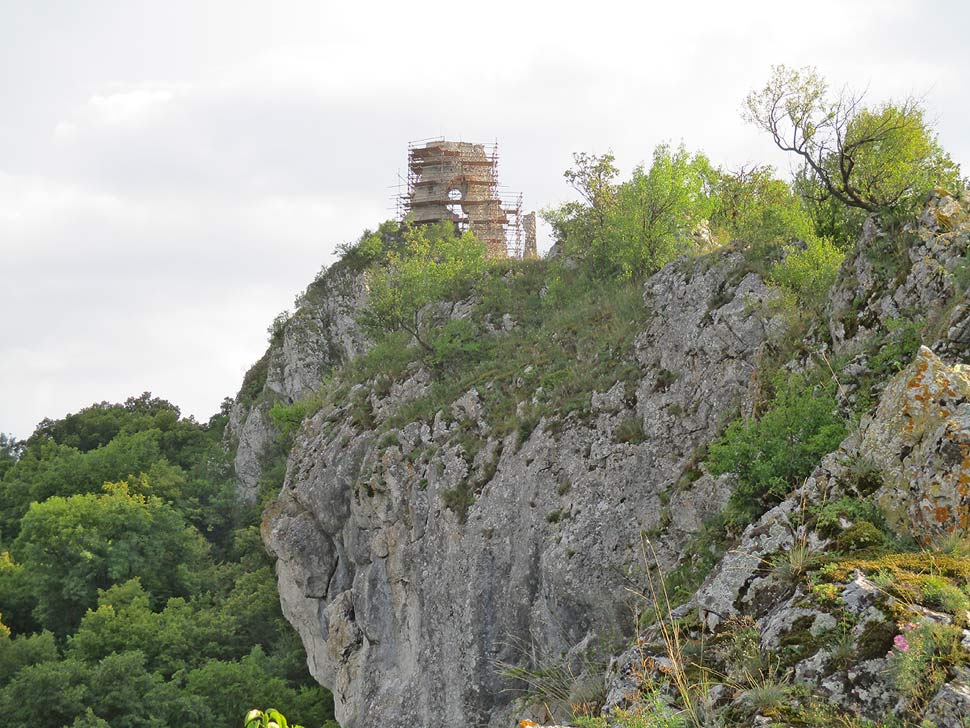 Zrúcaniny Plaveckého hradu v rekonštrukcii