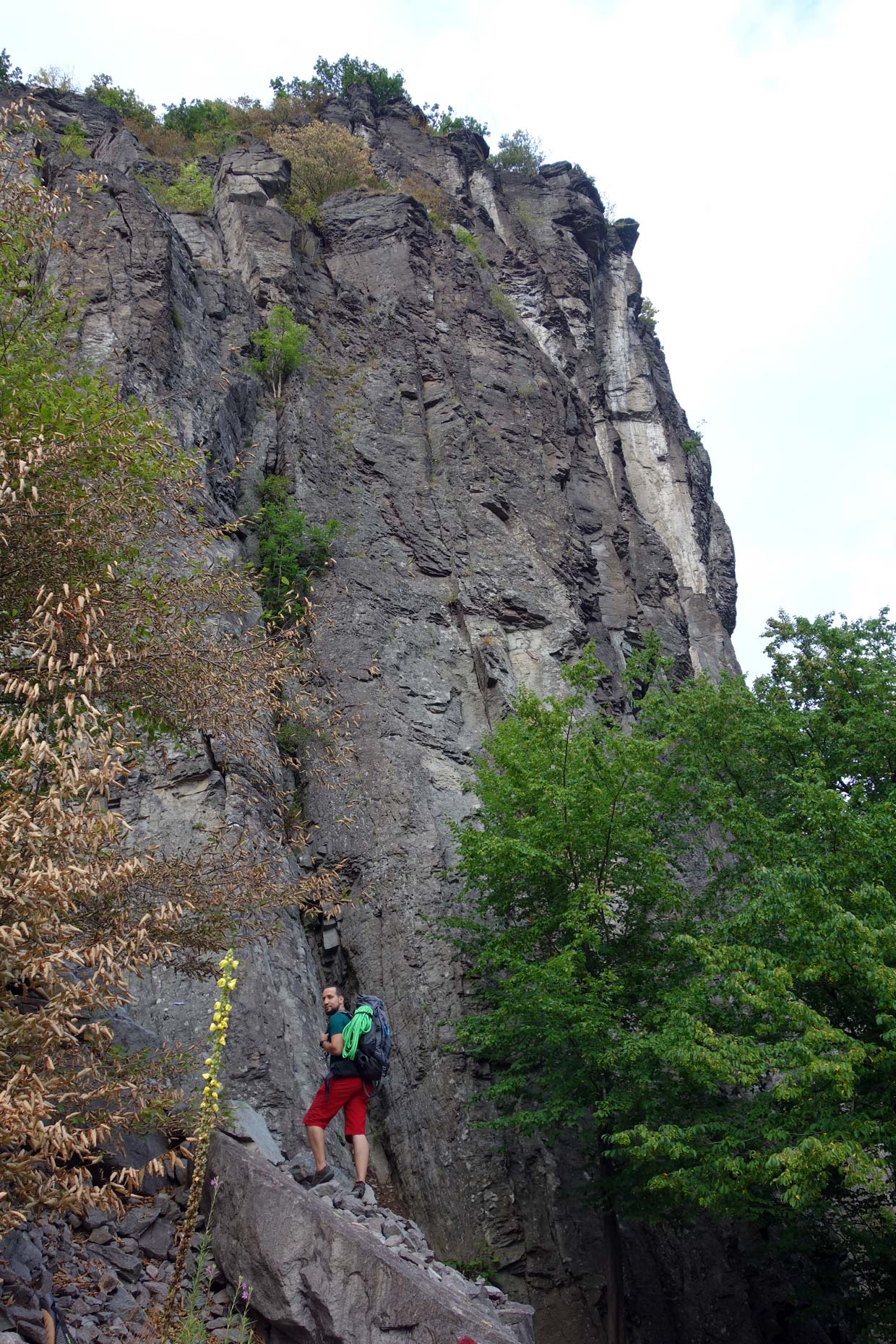 Príchod na Hrádok býva pre lezcov navyknutých na prevažne 20-metrov vysoké skaly ohromujúci. Aj keď tu sme už boli na odchode