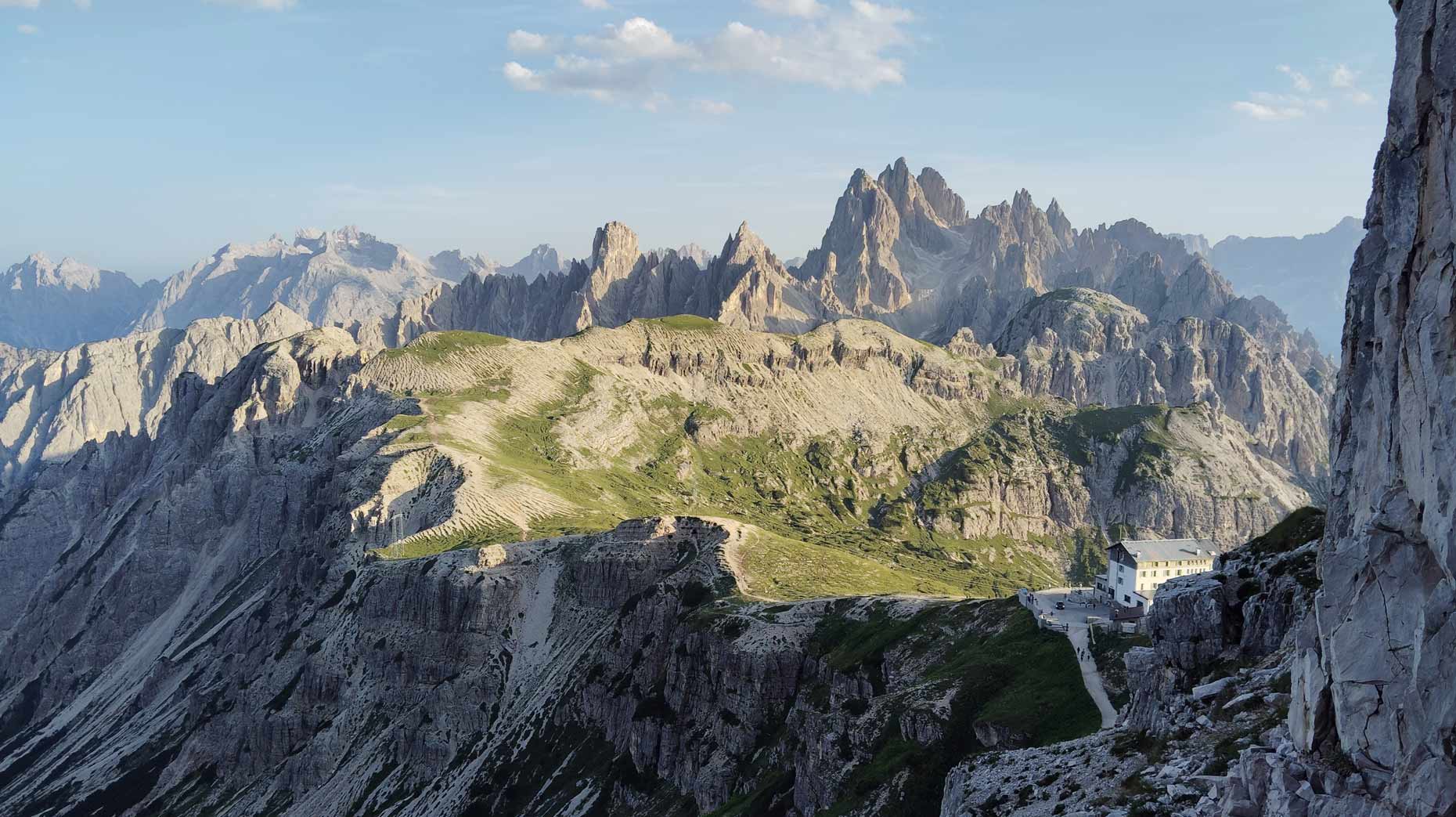 Pohlad na chatu Rifugio Auronzo