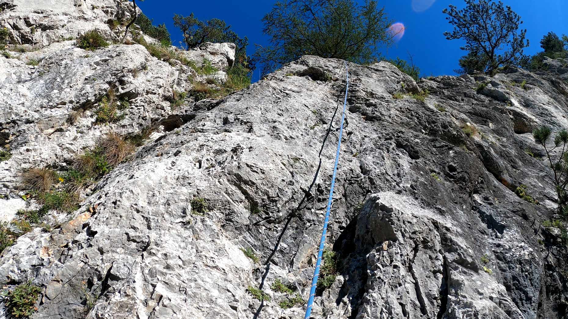 V závere siedmej dĺžky madiel ubúda