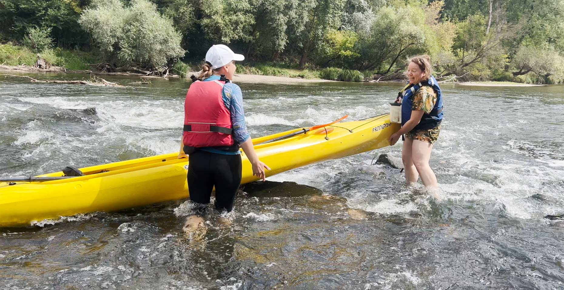 Uviaznutie na kamennej hrádzi na Hrone