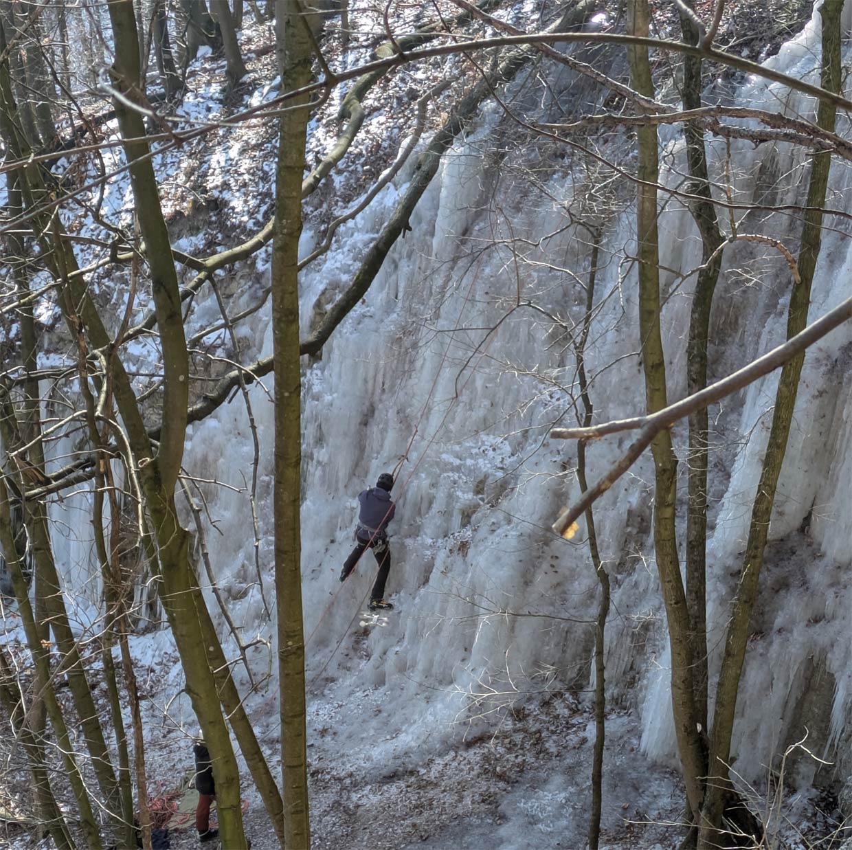 Pohľad do tienistého sektora, kde najčastejšie býva ľad