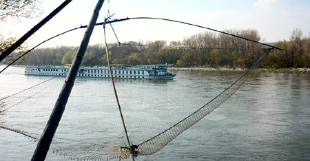 Výlet popri Dunaji: ulovte si loď do siete